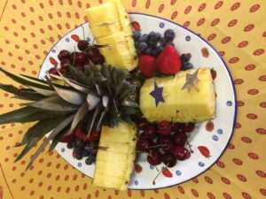 Pineapple fruit display