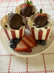 Dessert cups with cannoli cream